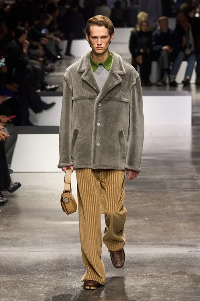 Look 29